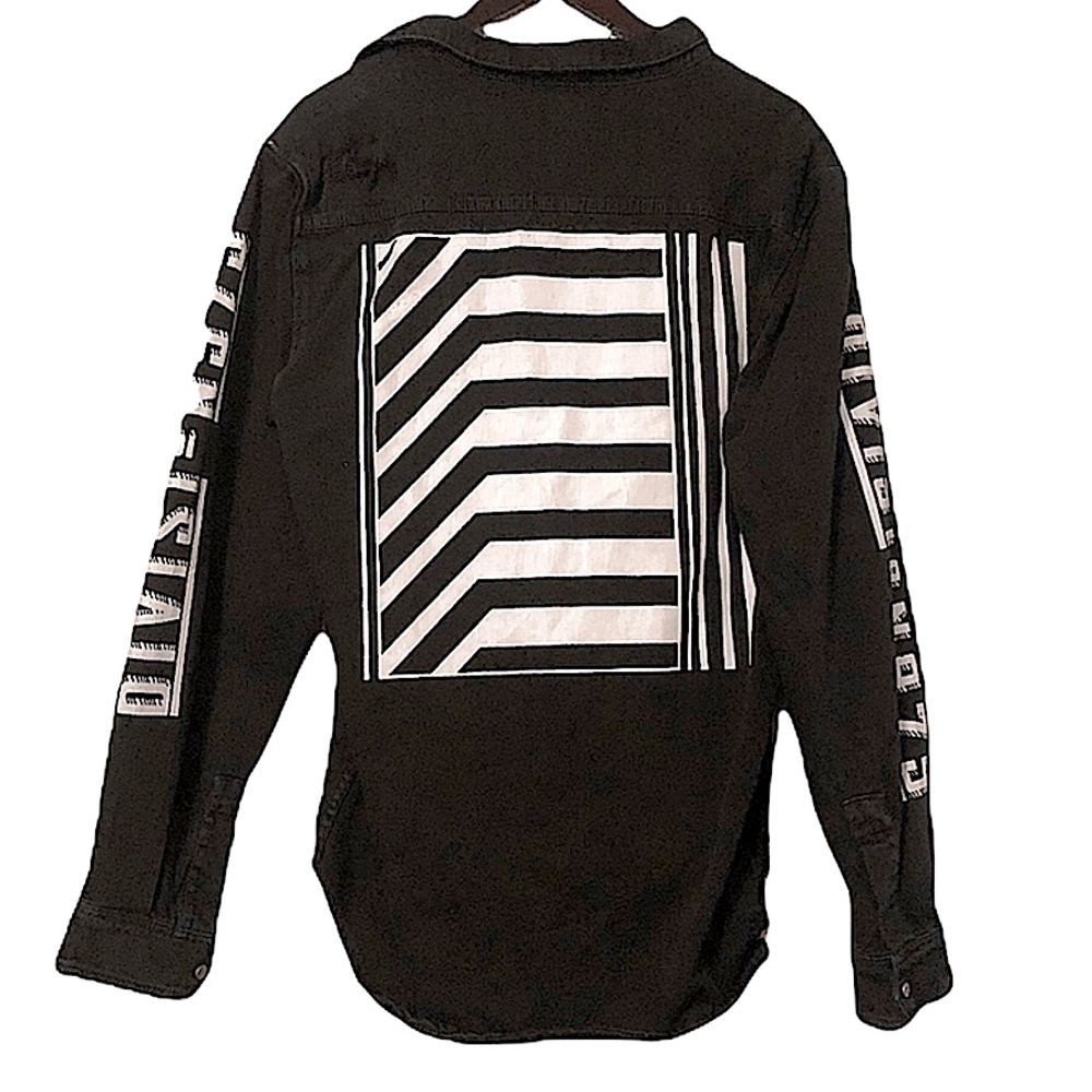 Zara Black Graphic Sleeve Denim Disressed Jacket with Pockets Size Extra Large